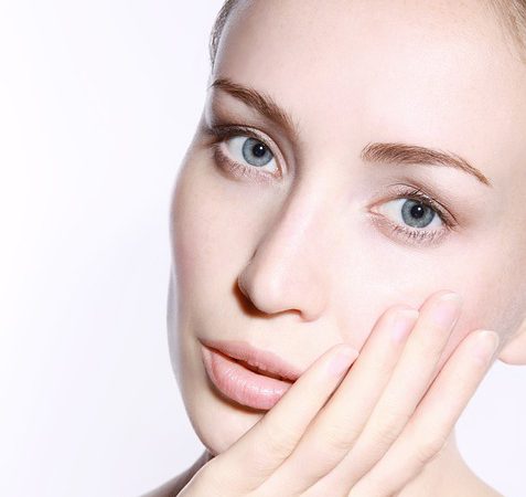 Kłopoty skórne? Przekonaj się, jakie kosmetyki kupić