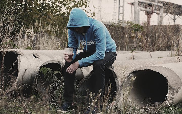 Kiedy tak właściwie można zastosować obowiązkowe kurowanie alkoholizmu?