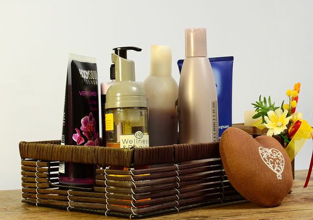 Jakim sposobem dbać o zdrową skórę? Stosuj preparaty