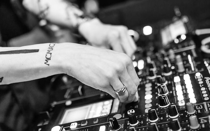 W jaki sposób odnaleźć odpowiedni zespół na wesele oraz zapewnić fajową imprę?